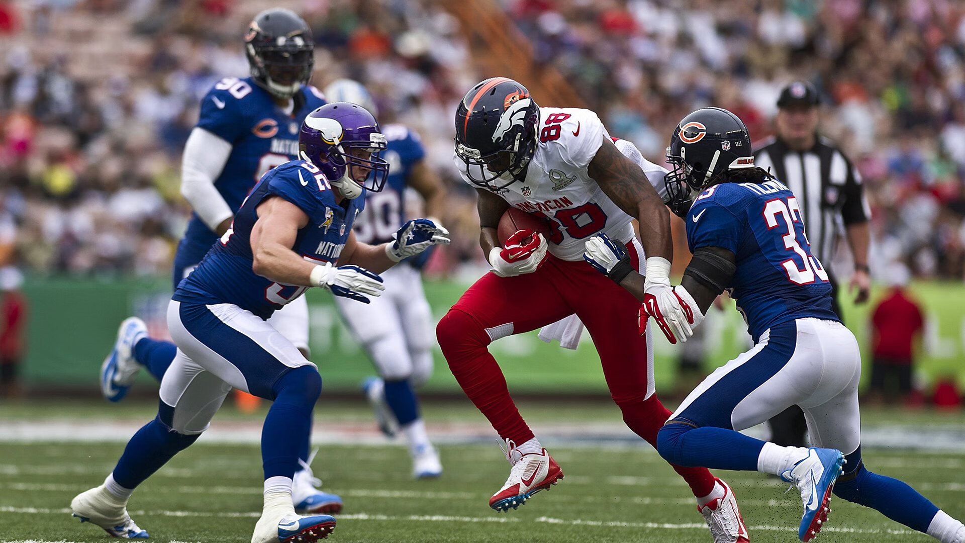 2014年西部决赛第七场：勇士在客场对阵马刺，库里砍下25分，关键时刻投中决定胜负的三分，带队晋级。